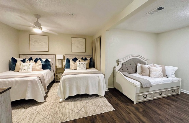 NEW! Just steps to Jordan-Hare Stadium! 2 Bedroom, 2 Bath, sleeps up to 9.