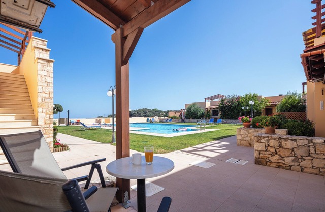 [NEW] Karoti 18 apartment, w/private garden & common pool