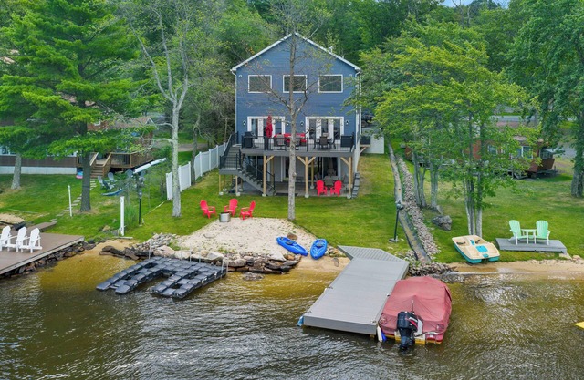 NEW Lakefront Retreat | Huge Deck, Kayaks, Views