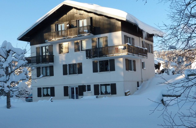 NEW LES ROUSSES: 4 bedroom apartment, 2 bathrooms for 8 people.