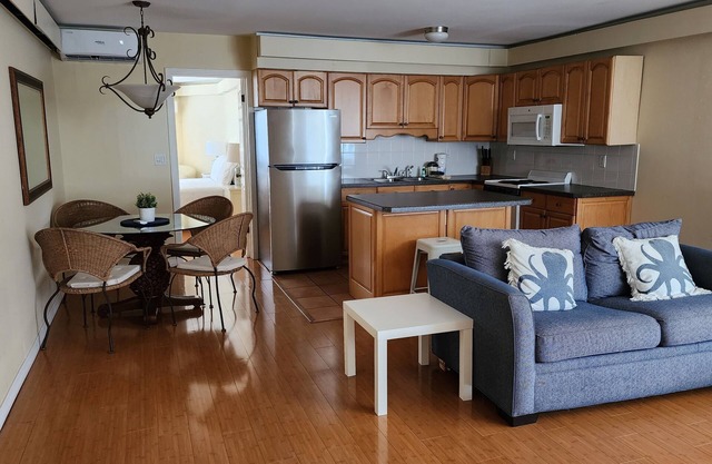 NEW Listing! 1 bed/1 bath Apartment! Only a 5 min walk to beach! Great views!