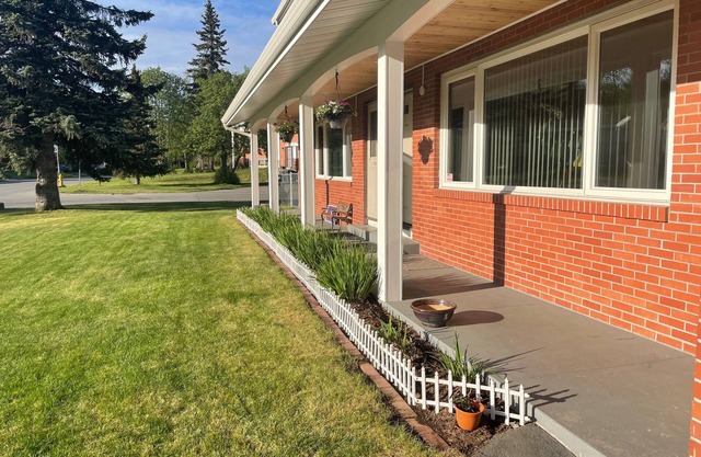 New Listing! 1400 sq ft 3 bedroom-queen beds-stunning mountain views