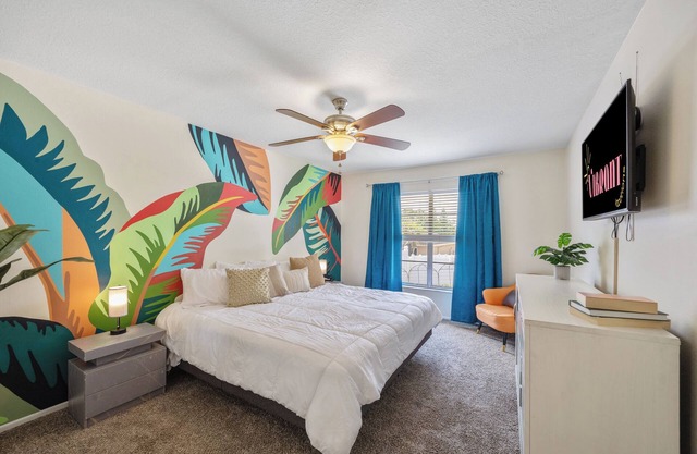 NEW LISTING DISCOUNT! 3 mi to beach Pool Game room Grill,Pets Murals Lake Tarpon
