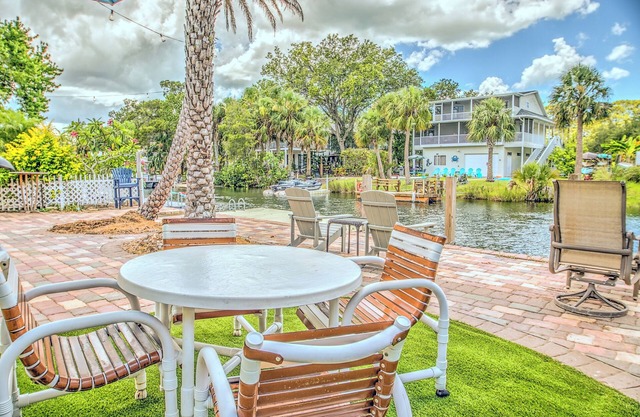 New Listing! Dockside Palms Weeki Wachee-Spring Fed Canal-Boat Friendly!