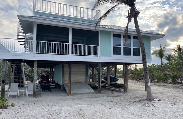 New Listing! Dolphin Watch-3 Bedroom Beach Front on North Captiva
