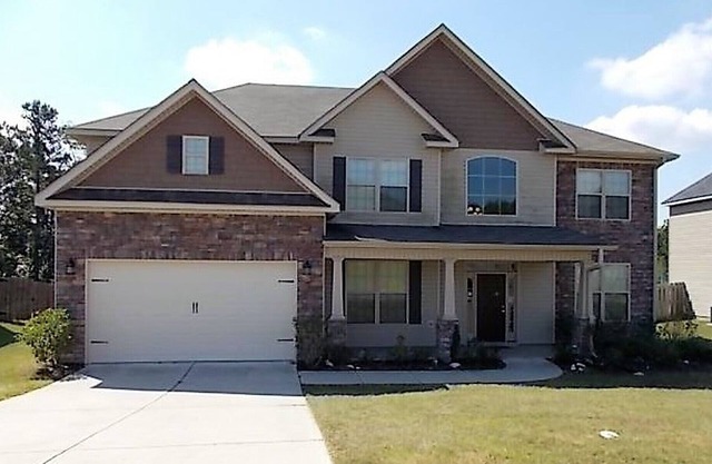 New Listing! Fully furnished! Available for Master's!