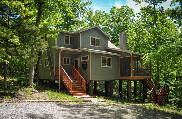 New Listing! Huge Custom 4-bedroom Chalet in Innsbrook Resort - Pet Friendly!