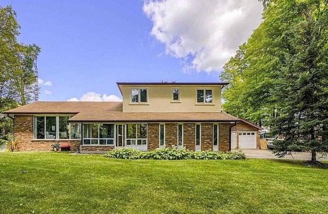 *NEW LISTING* Rustic Charm Meets Modern Comfort: Your Hideaway in Caledon East