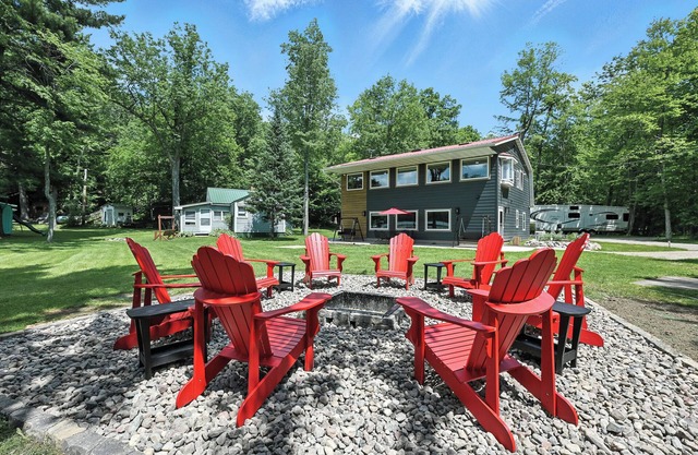 New Listing! Sand Bar Resort – Updated 5BR with Lake Views & Big Yard