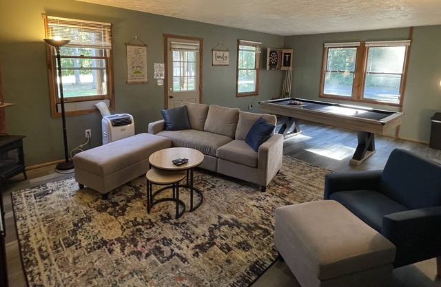 New Listing Special Pool Table, Dart Board, Sleep 6, Near Castle Rock Lake/Dells