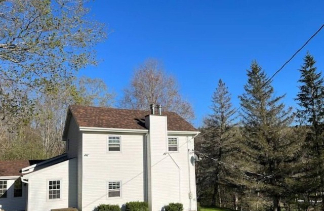 [New Listing!] Tranquil Renovated Farmhouse Getaway with Pond