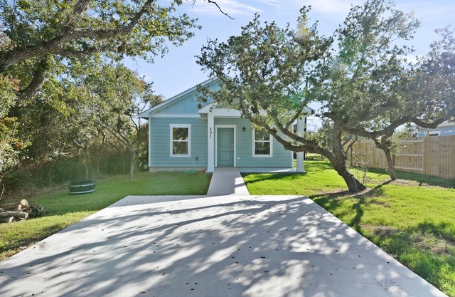 NEW! LONE STAR FISH... 2 Bedroom, 2 Bathroom gem!