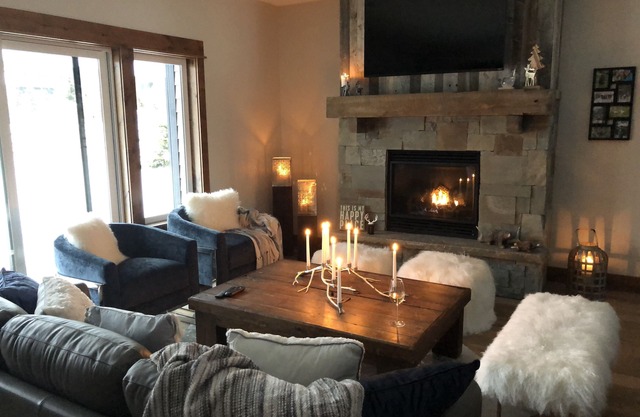 New Lower Rates!Luxury Mountain Home Town Center Area Skiing Hiking Yellowstone