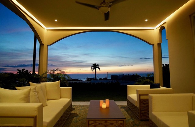 NEW LUXERY 3 BR CONDO BREATHTAKING VIEWS OF OCEAN 200m wifi! Great Long Term!