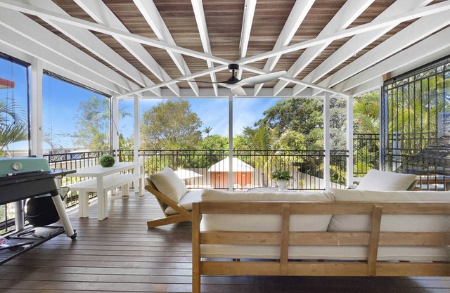 NEW Luxurious 4 Bed Mediterranean Oasis with Pool