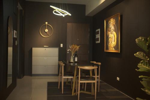 NEW Luxurious Hotel type Condominium 48th Floor