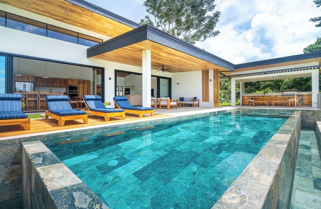 NEW! Luxury-4 Suites-Private pool-Ocean views-
