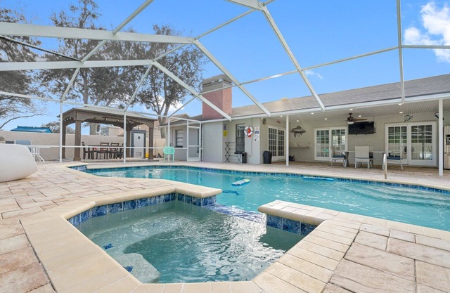New Luxury House Pool. Just 14 Minutes From the Airport