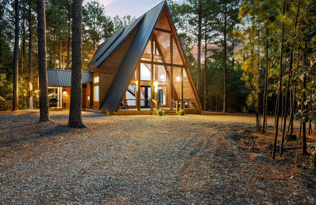 New Luxury Mountain Cabin! Tahoe in the Pines! Sleeps 6