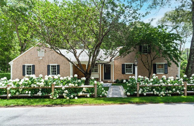 New Luxury Renovation in Prime Osterville Village: Five Bedrooms, Sleeps 10