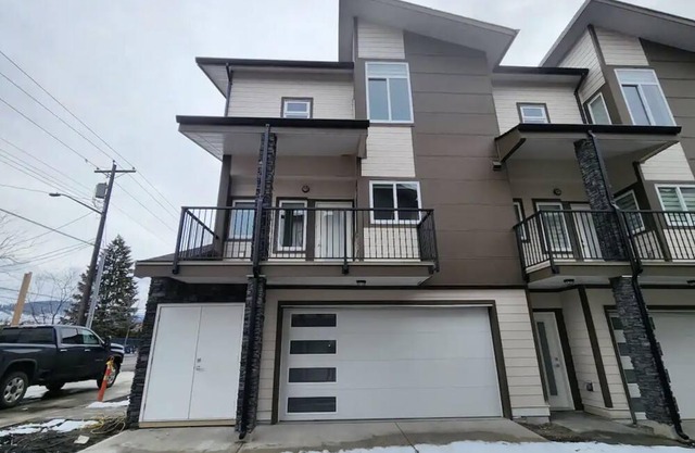 New Luxury Townhouse