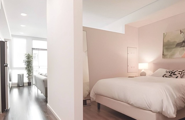 NEW! Mercer Island 1 BR 4| FastWifi&Gym