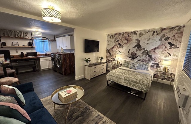 NEW★ Midtown Studio ★ Near Biltmore & Airport ★