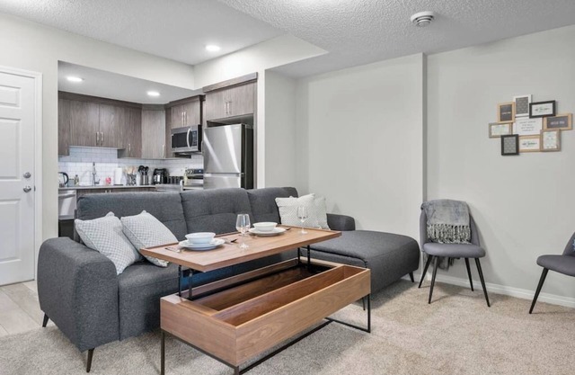 New! Mins to Airport | 2BR Modern Private Suite