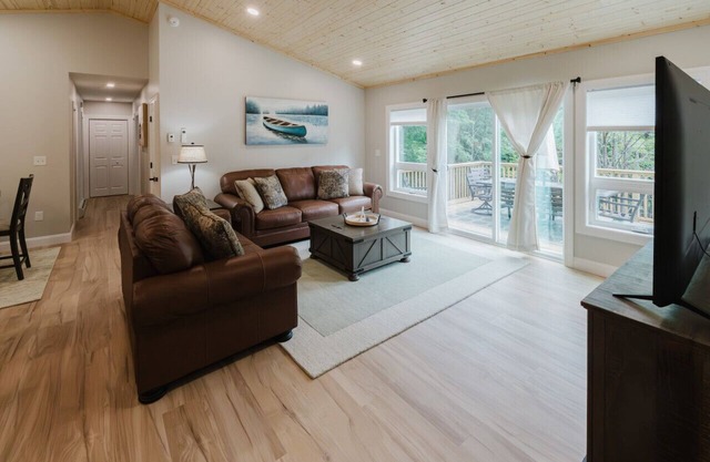 NEW! Modern and Cozy Getaway