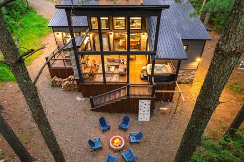New Modern Farmhouse w Jacuzzi BBQ Arcade