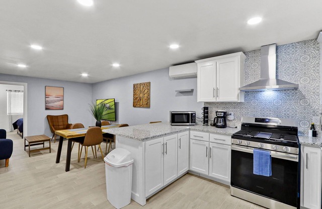 New! Modern Fully Remodeled 3BR/2BA Spacious Apt