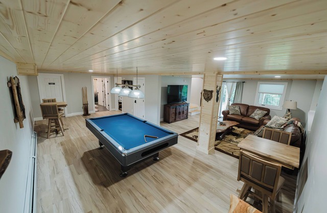 NEW! Modern Getaway - Hot Tub/Fire Pit/Pool table