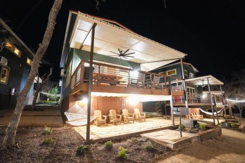 New Modern Lux Cabin Hot Tub FirePit Games