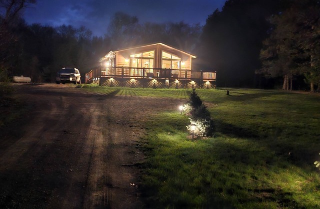 New on market. Cabin with 3 beds and 3 baths surrounded by forest