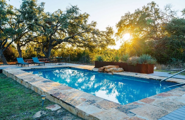 NEW Pool, Hot Tub, Ping Pong, Fire Pit, Views on Stunning 5-acre Retreat!