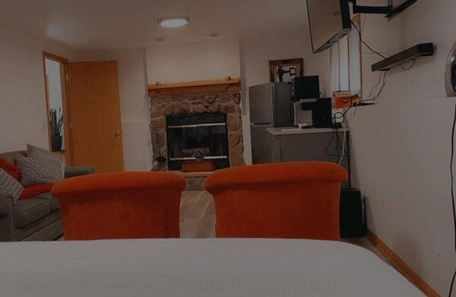 NEW! Private Guest Suite 5 min from MDW Airport!