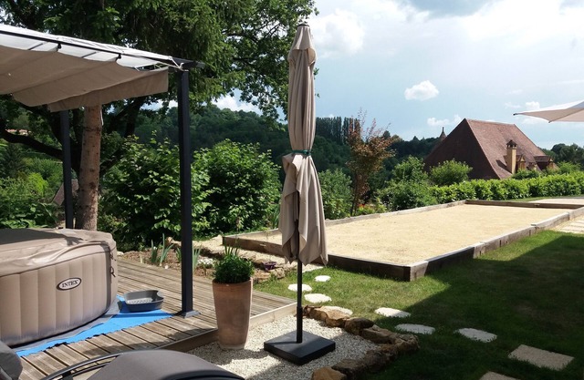 New, quiet, air-conditioned apartment, 10 minutes walk from the historic center