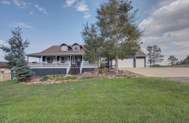 NEW Raspberry Mountain Family Farmhouse Upper Unit
