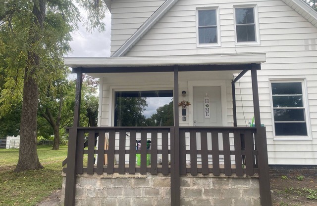 New remodel three bedroom house in pleasant Springfield