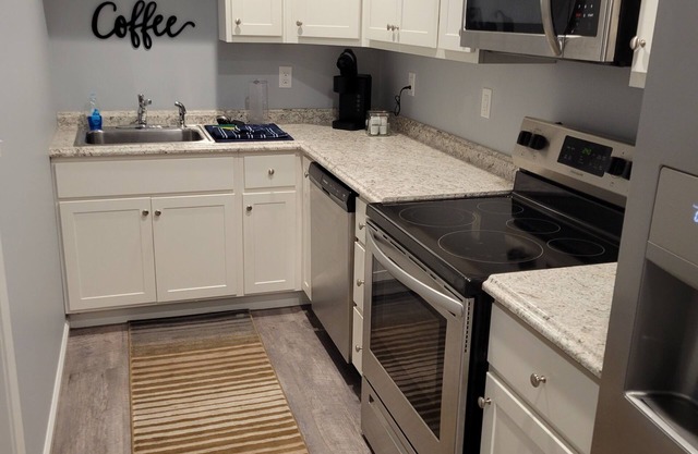 New remodeled apartment Perfect for the business trip or in town for family.