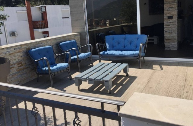 New renovated apartment with a big stunning terrace!