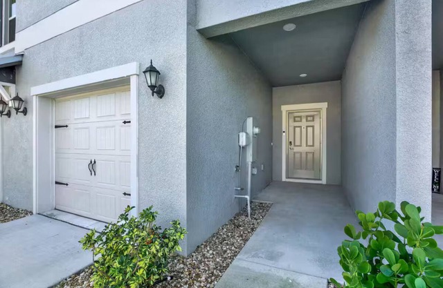 NEW Riverview 3BR|2.5B Townhome- Cozy & Spacious