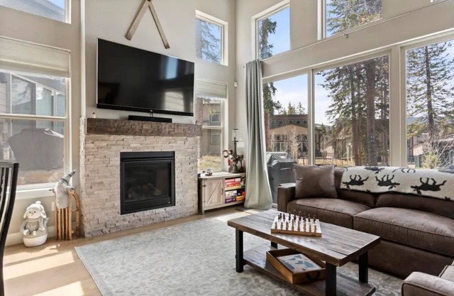 NEW! RUSTIC LUXURY (2 BR+Loft) w/Hot Tub Near WP