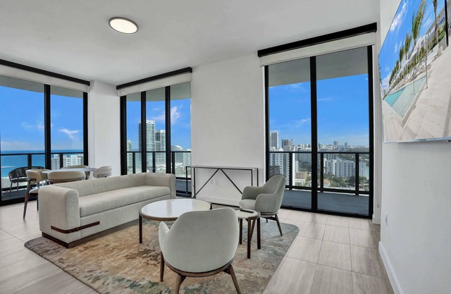 NEW: Seaview 2BR/2BA + Pool & Gym, Miami Beach