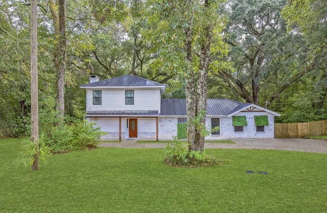 NEW! Serene Oasis in Daphne: Cozy Home with Giant Oaks