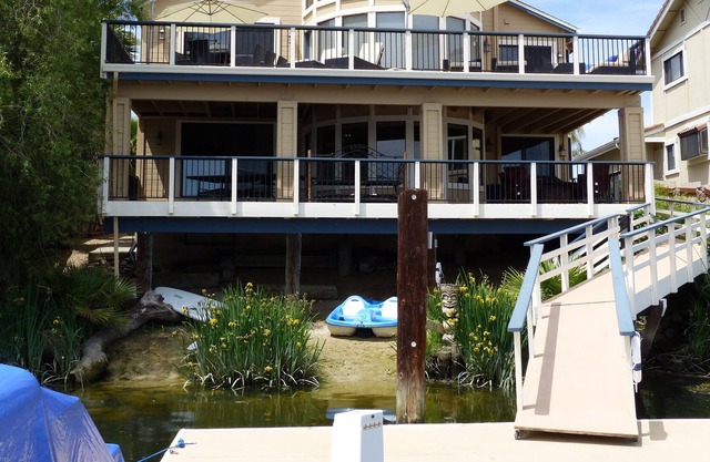NEW SINGLE PRICES - Large group rental with prime location by the beach