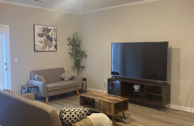 New Spacious 3 bedroom 2.5 bath town house near the Airport