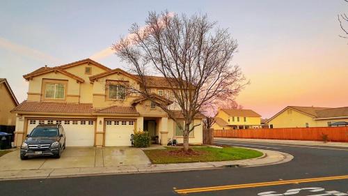 New - Spacious, Comfortable 5 Beds 3 Baths House