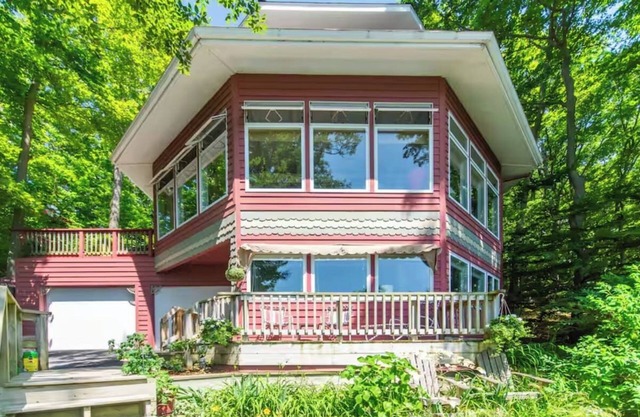 New! Spacious Cottage w/Stunning Lake Michigan Views