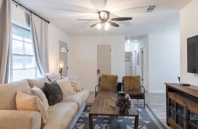 New! Spacious Home, Close to Downtown!